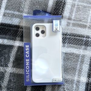 White silicone phone case for iPhone 12/12pro